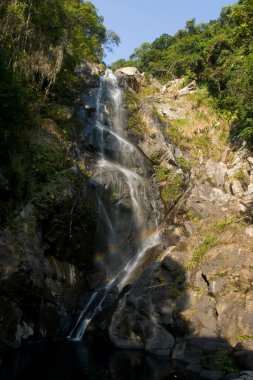 Ayna Havuzu Şelalesi, Plover Cove Country Park 'ta.