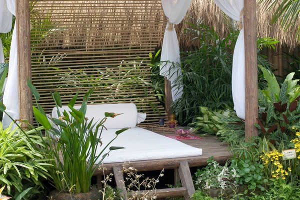 11 Mart 2006 HK çiçek fuarında küçük bir bahçe.