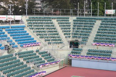 Boş bir stadyumun boş tribünleri 11 Mart 2006 