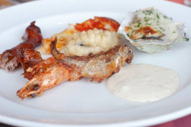 Bir tabak dolusu yemek.