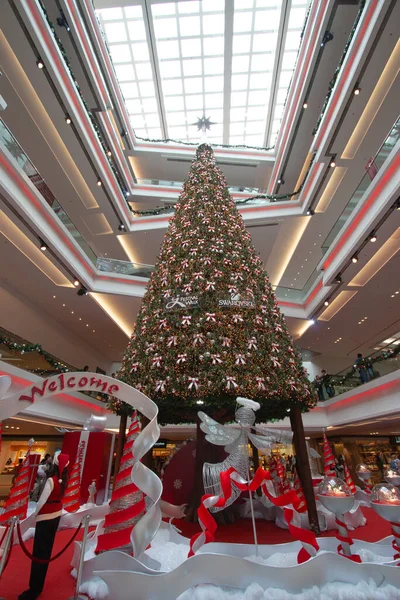 Декабря 2006 Festival Walk Christmas Tree Decorations Hong Kong — стоковое фото