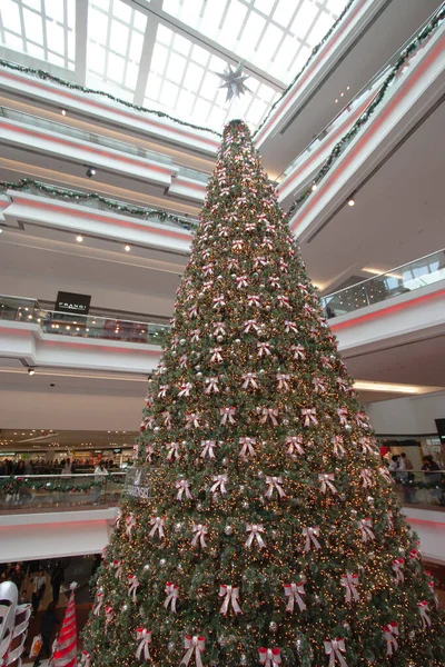 Декабря 2006 Festival Walk Christmas Tree Decorations Hong Kong — стоковое фото