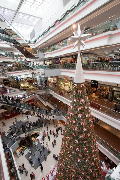 Декабря 2006 Festival Walk Christmas Tree Decorations Hong Kong — стоковое фото