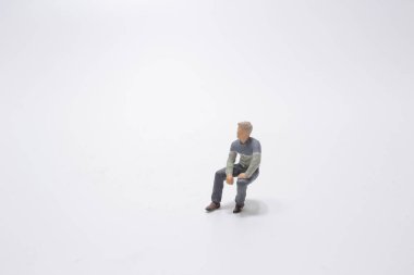 Oturma pozisyonundaki mini figür