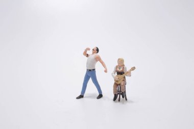 Figürün eğlencesi, sahnede pop müzik yıldızı