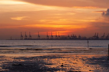 1 Temmuz 2006 'da Ha Pak Nai' de güneş battı. 