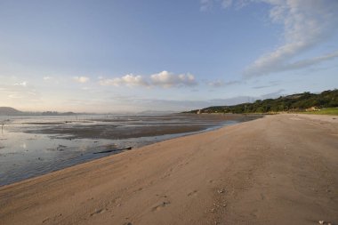 1 Temmuz 2006 Pak Nai Hong Kong 'da güzel bir sahil ve deniz batımı. 