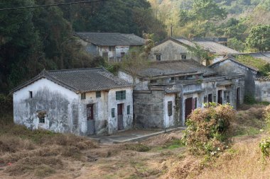 Sha Lo Tung Cheung Uk, Köydeki eski evler