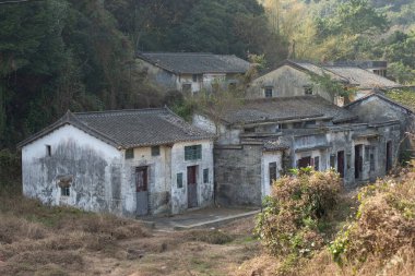 Sha Lo Tung Cheung Uk, Köydeki eski evler