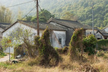 Sha Lo Tung Cheung Uk, Köydeki eski evler