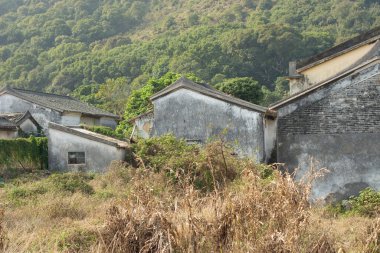 Sha Lo Tung Cheung Uk, Köydeki eski evler