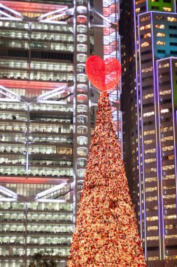 1 Aralık 2006 Noel Ağacı Merkez HK 'da güzel bir şenlik düzenliyor.