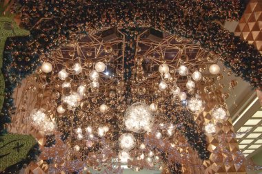 2 Aralık 2006 'da büyük bir alışveriş merkezindeki salonun Noel süslemeleri.