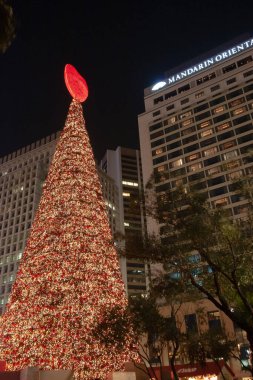 the chistmas tree at central , hong kong 2 Dec 2006