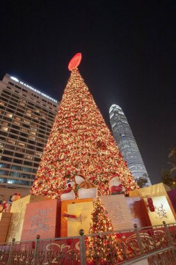 the chistmas tree at central , hong kong 2 Dec 2006