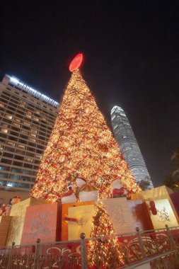 the chistmas tree at central , hong kong 2 Dec 2006