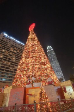 the chistmas tree at central , hong kong 2 Dec 2006