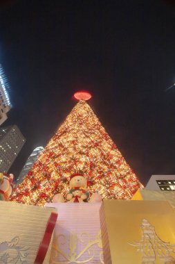 the chistmas tree at central , hong kong 2 Dec 2006