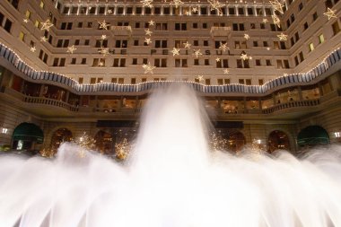 2 Aralık 2006 Noel Baba, Peninsula Otel 'de aydınlatma süslemeleri.