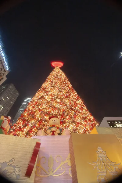 the chistmas tree at central , hong kong 2 Dec 2006