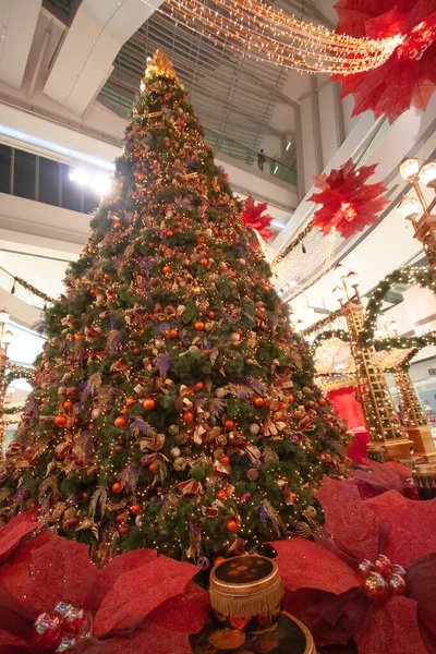 2 Aralık 2006 Merkez 'de Noel mevsimi dekorasyonu, hk