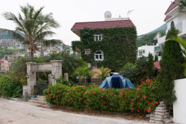 15 Nisan 2006 Sheung Sze Wan 'daki köy evinde. 