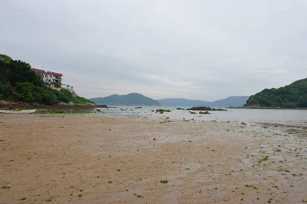 Sheung Sze Wan Beach Kirkkaassa Vedessä Bay Huhtikuu 2006 — kuvapankkivalokuva