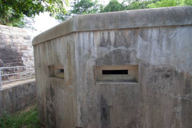 17 Haziran 2006 Granit Taş 'ın yanındaki hap kutuları, hk