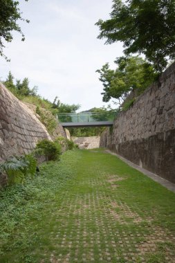 17 Haziran 2006 Granit Taş 'ın yanındaki hap kutuları, hk