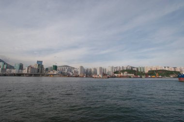 17 Haziran 2006 Hung Kong 'daki Kowloon Körfezi ufuk çizgisi.