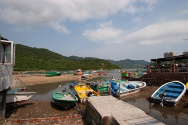 Tai Tam Harbour is a harbour in the innermost part of Tai Tam Bay 2 Sept 2006
