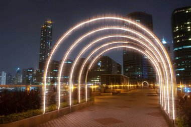 28 Ekim 2006 Çin Feribot Terminali 'nin çatı bahçesinde Noel ışıkları