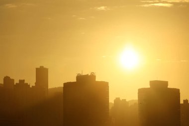 26 Aralık 2020, Sheung Wan, Hong Kong 'un batımı.