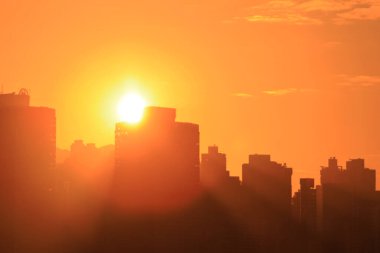 26 Aralık 2020, Sheung Wan, Hong Kong 'un batımı.