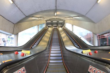 26 Aralık 2020 Hong Kong 'daki bir binanın yürüyen merdivenleri. 