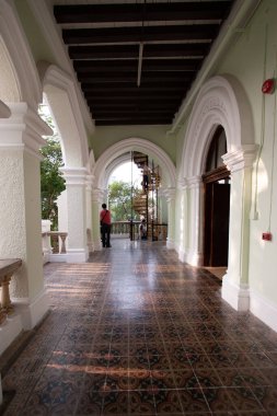 21 Ekim 2006, kale koridoru geçidi. Klasik Avrupa mimarisi.