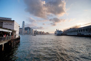 23 Haziran 2006 'da Star Ferry, Hong Kong Adası ve Kowloon' u birbirine bağladı..