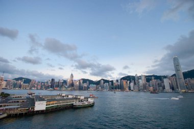 23 Haziran 2006 'da Star Ferry, Hong Kong Adası ve Kowloon' u birbirine bağladı..