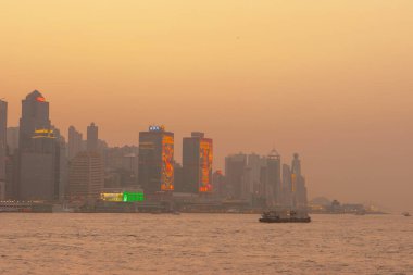 30 Aralık 2006 'da Tsim Sha Tsui' den Hong Kong siluetinin görüntüsü