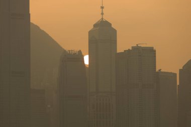 24 Aralık 2020 Turuncu Şehir, gün batımında şehir, Hong Kong