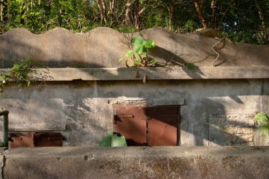 Terk edilmiş 2. Dünya Savaşı binası, Hong Kong. 25 Aralık 2006