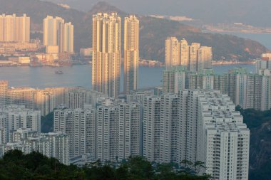 25 Aralık 2006 'da Kornhill Plaza' da Quarry Körfezi 'nde bir inşaat alanında. Kule,