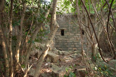 Po Toi Adalarındaki Mo Eski Evi, Hk.