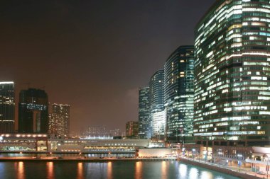 25 Ocak 2005, TST bölgesinde bir ofis binası..