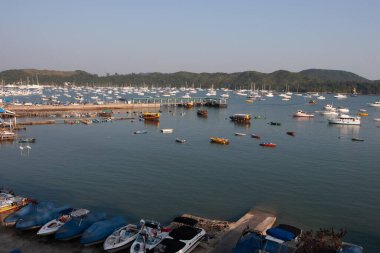 4 Aralık 2005 'te Hebe Haven' ın deniz kıyısındaki büyük tekne parkının manzarası