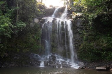 Yeni Bölgelerin Kuzeydoğu Bölgesi 'ndeki Gelin Havuzu' nda Şelale