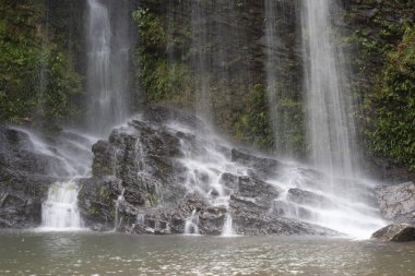 Yeni Bölgelerin Kuzeydoğu Bölgesi 'ndeki Gelin Havuzu' nda Şelale