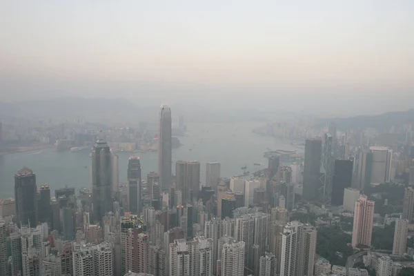 2005年3月5日由山顶俯瞰香港天空 — 图库照片