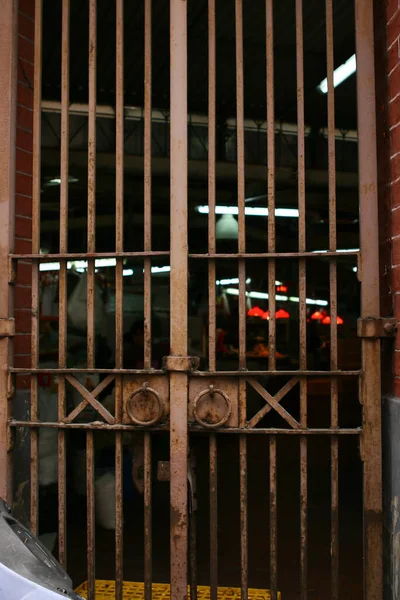 March 2005 Steel Fencing Lock Rusty Chain Extra Lock — Foto de Stock