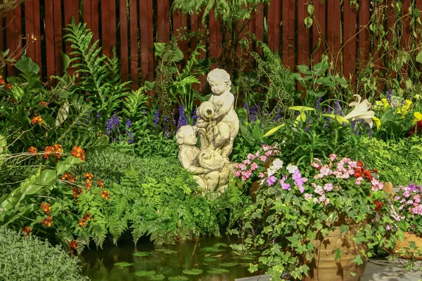 Statue Garden Small Landscaped Gardens — Stok fotoğraf